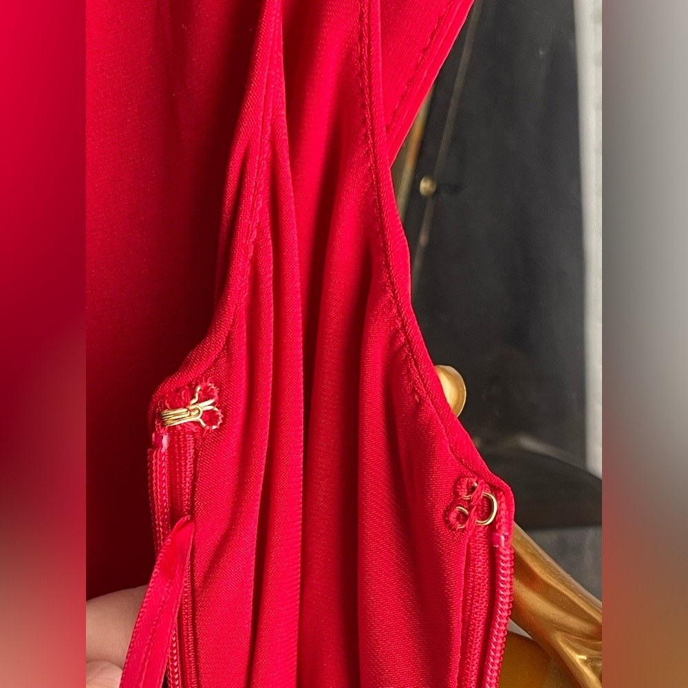Lauren Ralph Lauren NWT Women's Red Jersey Off-the-Shoulder Gown - Picture 9 of 15